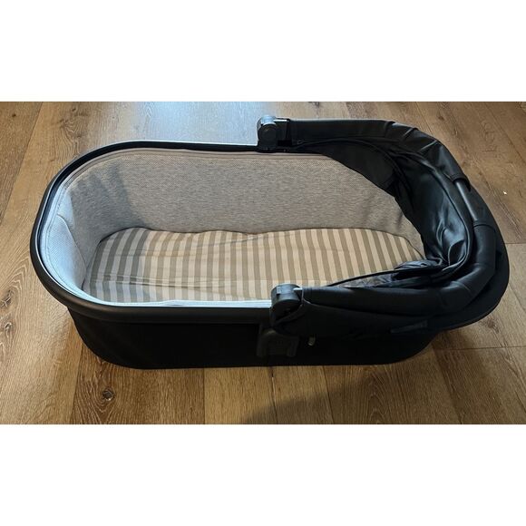 Uppababy Vista 2 Bassinet Caviar Black & Silver - Picture 3 of 6